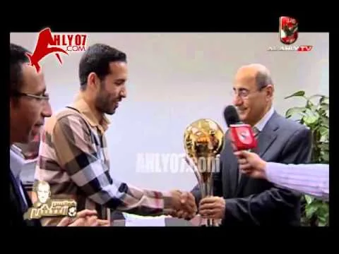 محمد ابو تريكة يتسلم جائزة أفضل لاعب عربي عن عام 2013