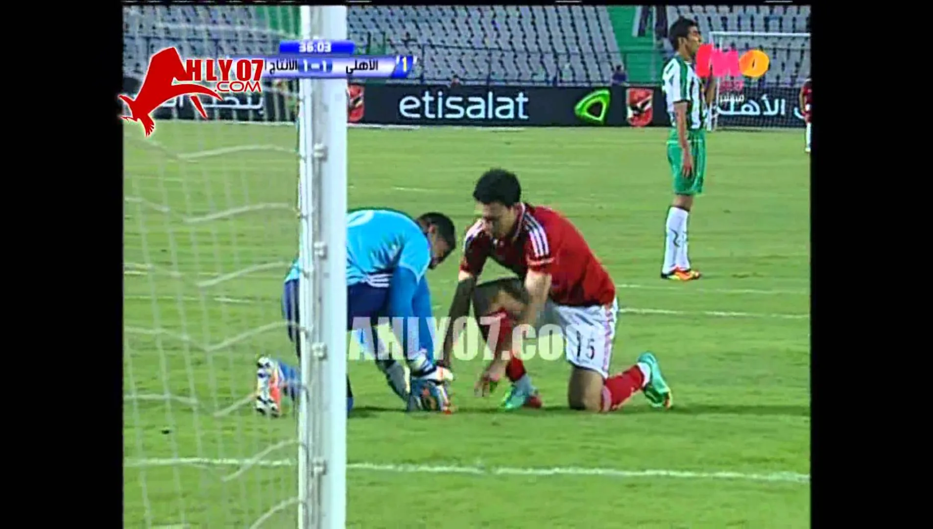 مشهد رائع جدو يربط رباط حذاء لاعب منافس