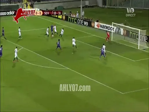 محمد صلاح يهدر هدف لفيورنتينا امام اشبيليه 14 مايو 2015