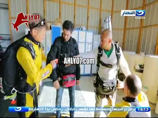 مسخرة محمد بركات قبل مقلب الطيارة هثبتلكم اني شجاع عالأرض سيبوني