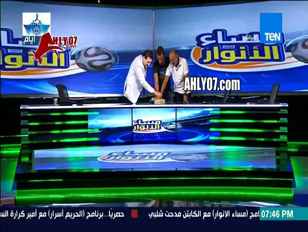 مسخرة مدحت شلبي يرقص واسلام جمال يرقص بسكينة