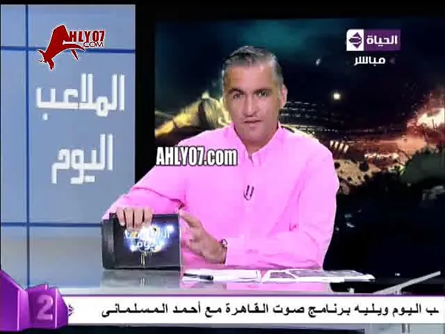 مرتضى منصور يحاول سب شخص بالأقرع ومذيع الحياة يترجاه ان يكف عن السباب