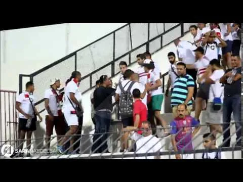 شاهد اشتباك ناري ومشادات بين جمهور الزمالك والشرطة التونسية في ارض ملعب صفاقس