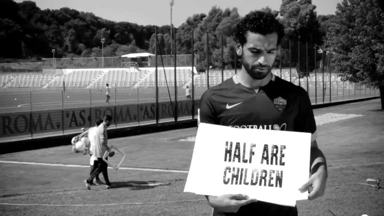 شاهد اعلان محمد صلاح الخيري ولاعبو روما ناحية اللاجئين السوريين وجميع لاجئي العالم