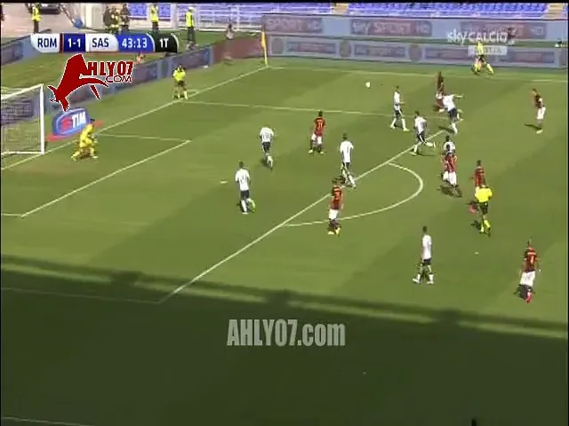 شاهد انفراد ثالث لمحمد صلاح بمرمى ساسولو يضيع بغرابه شديده