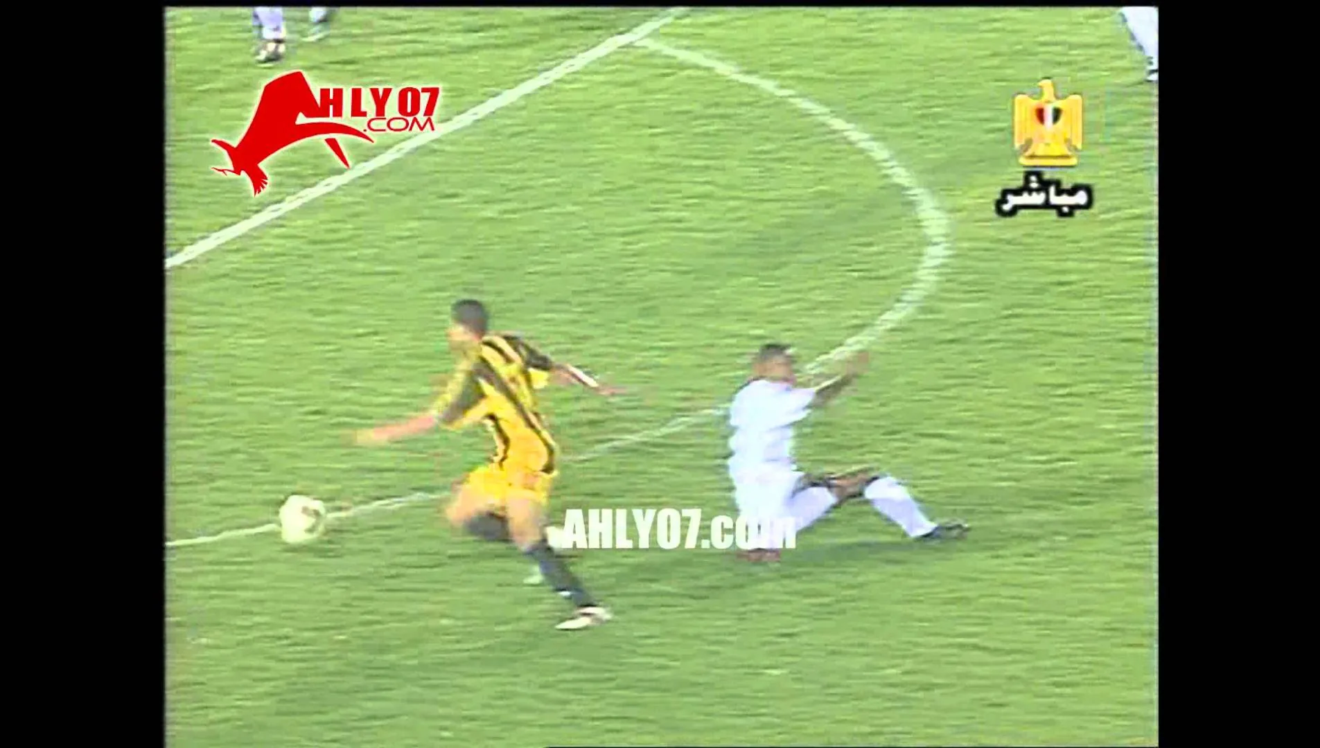 شاهد مشهد مهين للاعب الزمالك من لاعب المقاولون ومرتضى منصور في المقصورة 10 سبتمبر 2004