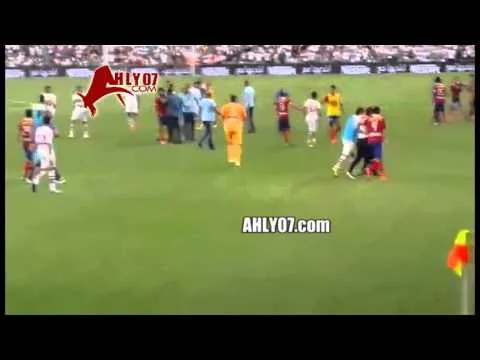 شاهد خاص وحصري خناقة السوبر من زاوية جديدة وهتافات جمهور الأهلي بوابين ولعيبة