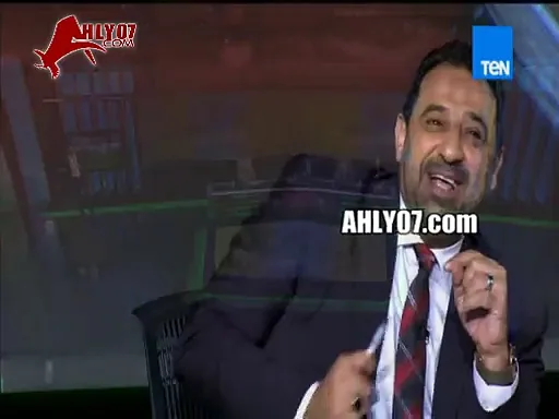 شاهد مسخرة مدحت شلبي يرقص تحت الهواء في الاستوديو دون ان يعلم انه يسجله