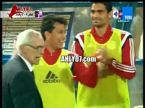 شاهد المستكاوي يوبخ ويغسل كهربا لاعب الزمالك ده اتفرعن ومغرور