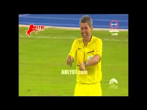 مشهد اسطوري نزول تريكة في مباراة نجوم العالم واحتفاء الجماهير والحكم ومدح فارس عوض