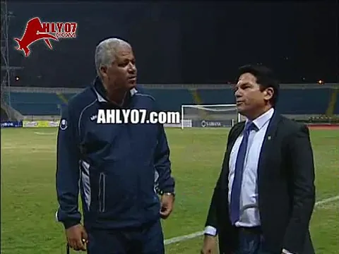 مسخرة مراسل النيل للرياضة يهدد مشجع بالضرب لانه بيضايقه