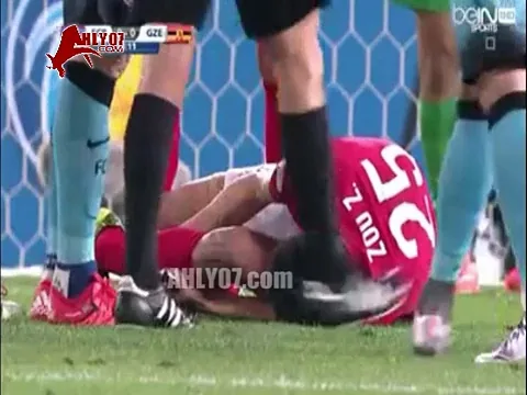 شاهد اصابه مروعة للاعب الصين امام برشلونة في نهائي كأس العالم للانديه