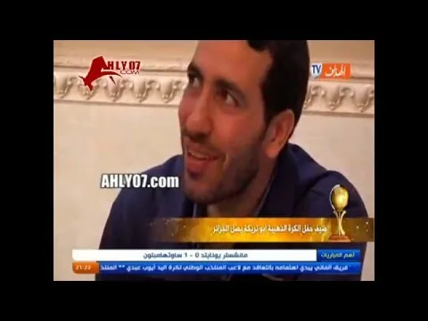 شاهد هجوم الجماهير الجزائرية واولها الشرطة في مطعم بالجزائر احتفاء واحتفالا بأمير القلوب