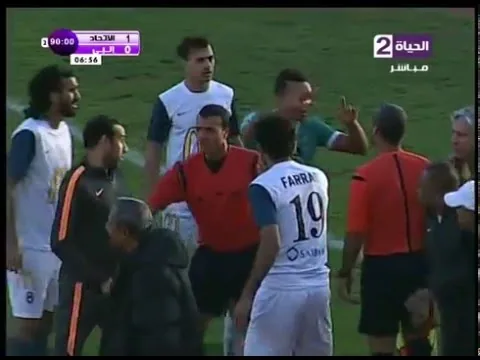 شجار وتعدي "بالضرب" من أحد لاعبي نادى" إنبى" على حكم المباراة