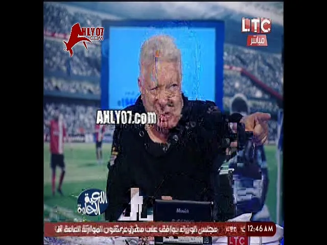 شاهد مسخره مرتضى منصور ينفعل ويمزق الجريدة ويلقيها في الهواء