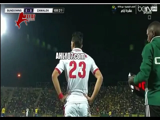 شاهد تجاهل شيكابالا لمحمد حلمي اثناء تغييره وخروجه من الملعب في مباراة الزمالك وصن داونز