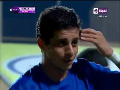 شاهد.... في لقطة كوميدية لاعب كرة قدم بدرجة ممثل بارع " الزمالك و إتحاد الشرطة "