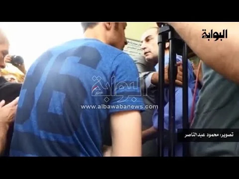 شاهد هشام سليم ينفعل على الصحفيين والمصورين ويطردهم من تغطية عزاء طارق سليم