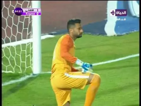 شاهد أحمد عادل ينقذ الأهلي بتصدي ولا أروع لهدف محقق لسموحة في الدقائق الأخيرة