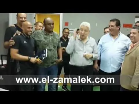 شاهد أول فيديو لمرتضى منصور مع لاعبو الزمالك بعد الوداد ومسخرة داخل غرفة خلع الملابس