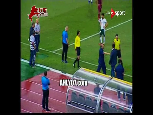 ايهاب جلال بيمرمط حسام حسن على الهوا : مفهاش كباتن مصر اللي مش محترم مش محترم