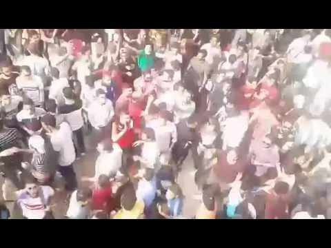 شاهد جماهير الزمالك تسب مرتضى منصور من امام مقر النادي للحصول على تذاكر
