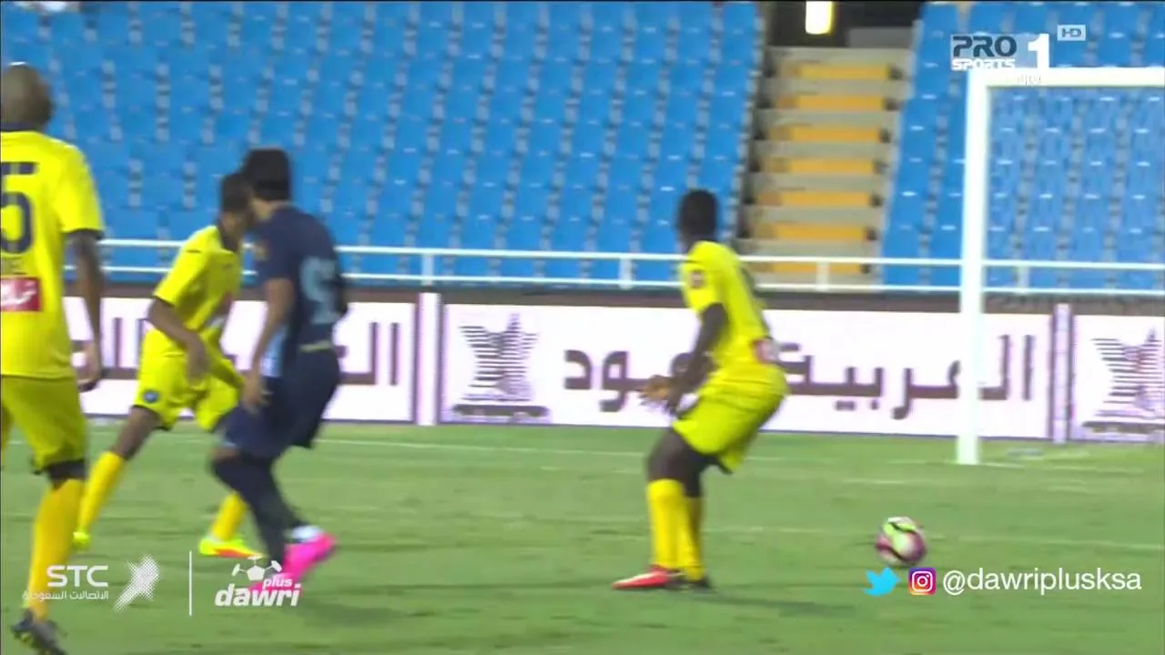 شاهد حمودي في أول لمساته بالدوري السعودي يصنع أول هدف له مع الباطن ويرتدي قميص 92 تخليدا لشهداء الأهلي والزمالك