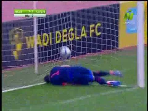 هدف مسخرة في عصام الحضري من لاعب انبي عمرو الحلواني
