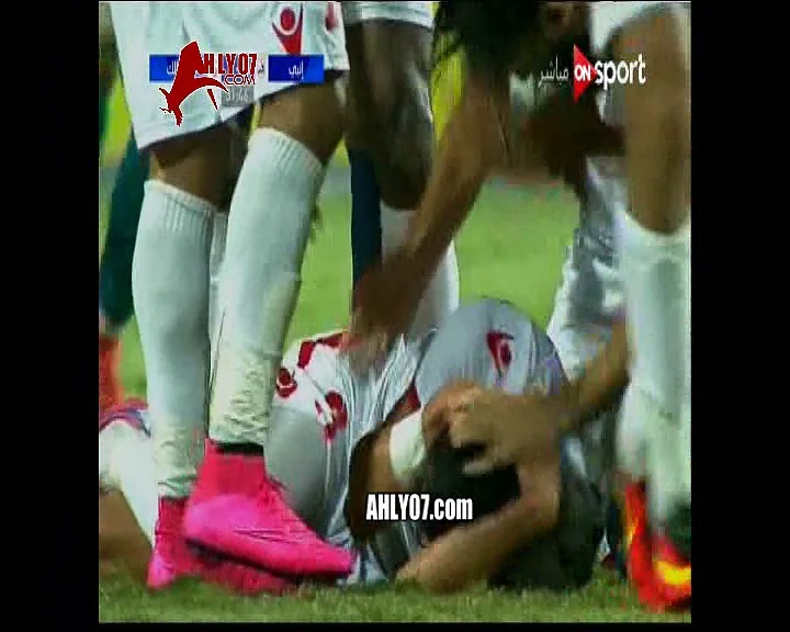 شاهد مسخرة تلطيش بالقفا وضرب لطارق حامد لاعب الزمالك وتعليق مسخرة لحازم امام على المشهد