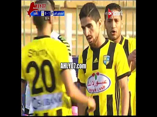 شاهد مسخرة من طرائف الدوري المصري مهاجم المقاولون العرب غضب من هدف احرزه زميله وعتاب بين الطرفين