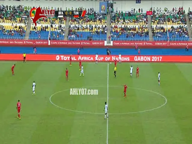 شاهد مهاجم منتخب تونس كاد يكرر حركة ميدو وشحاتة في أمم افريقيا ويرفض السلام على مدربه الفرنسي