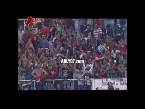 شاهد أحمد الشيخ يؤازر ويساند محمد أبو تريكة بعد احرازه هدف في مباراة مصر و كندا العسكرية بالاحتفال بطيارة تريكة