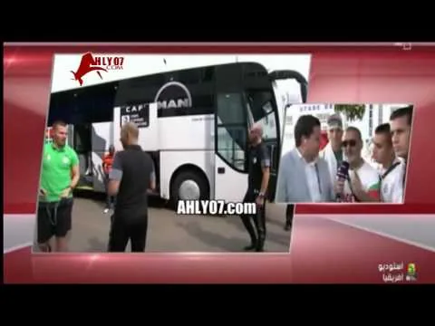 شاهد مشجع جزائري يقطع حديثه لتوجيه التحية لمحمد أبو تريكة بنحبك بنحبك في ستوديوهات بي ان سبورت