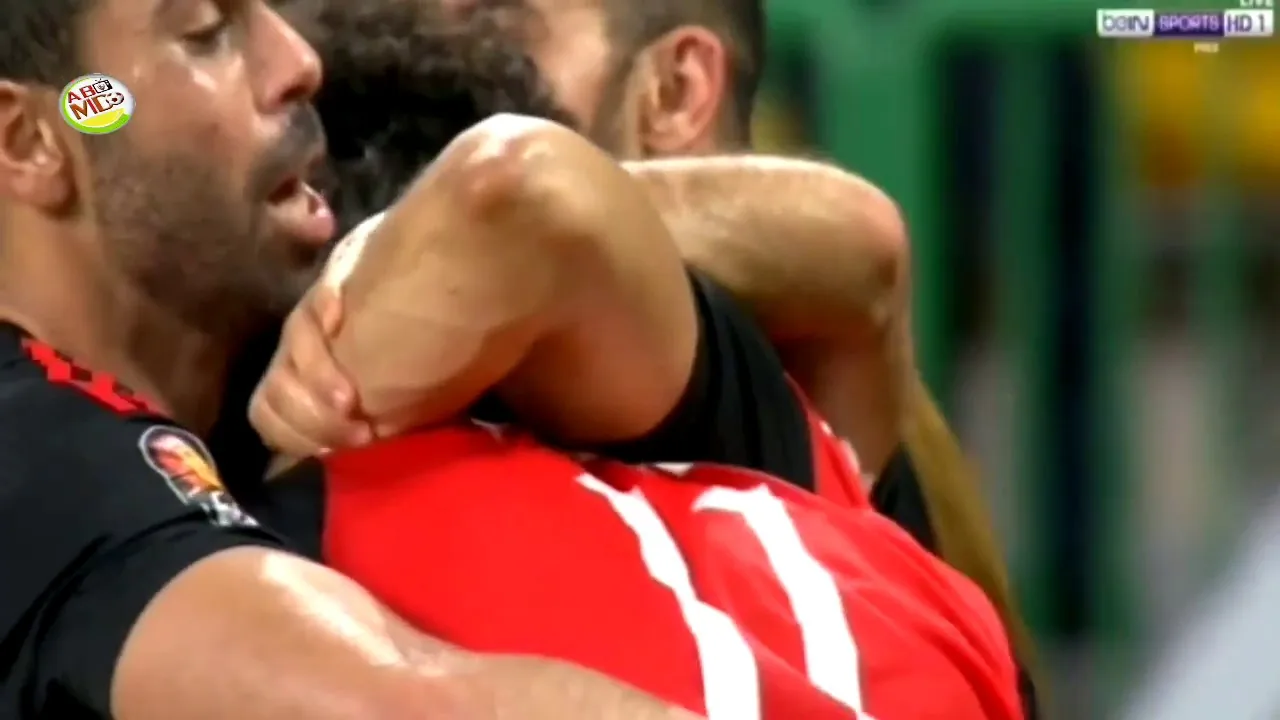 شاهد صدمة المعلق المغربي لحظة احراز منتخب مصر هدفه القاتل في المغرب والتأهل للمربع الذهبي بامم افريقيا