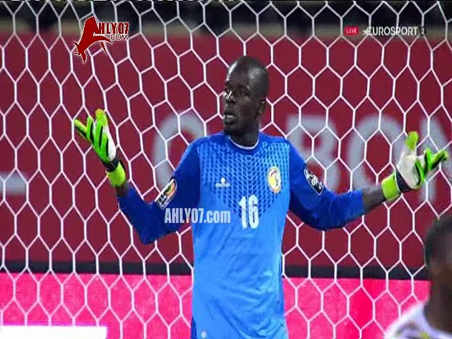 شاهد هدف مثير للجدل للجزائر والتقدم على السنغال 2-1 وسط اعتراض المنافسين امم افريقيا 2017