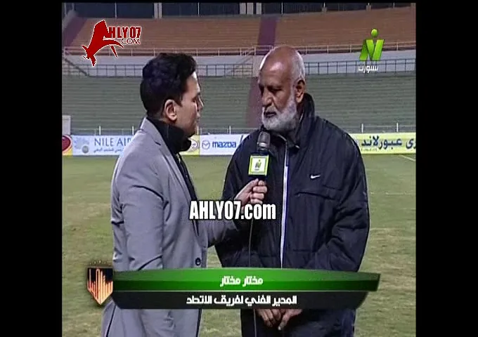 شاهد لأول مره مدرب يستقيل على الهواء قبل بداية المباراة في الدوري سرا دون علم اللاعبين
