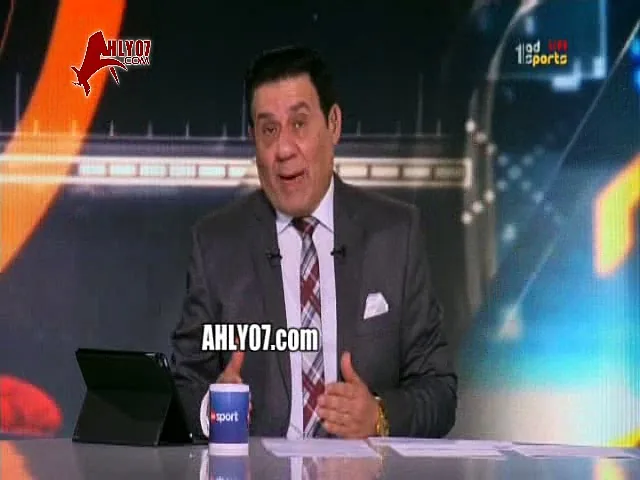 شاهد مدحت شلبي يسب باسم يوسف على الهواء ويصفه بالقرف