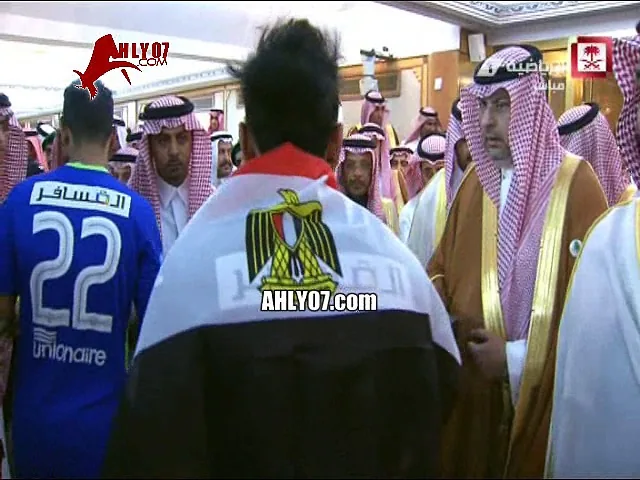 شاهد ملخص احتفالات كهربا يحمل علم مصر ويفقد اللحظة الهامه عند التتويج يدخل متأخرا وازمة على الكأس في اتحاد جده