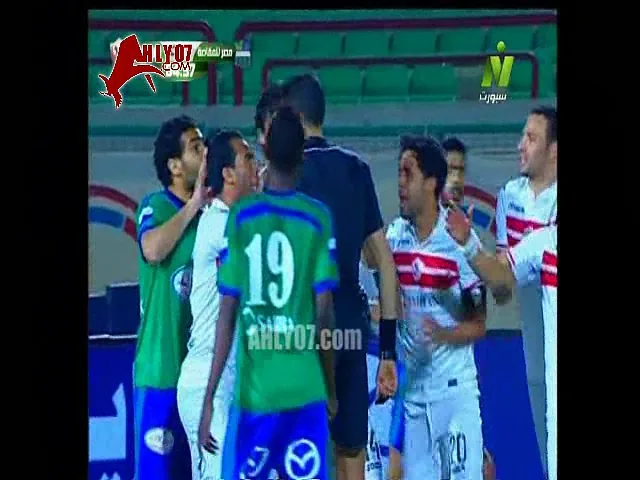 شاهد كرة خيالية لا يحتسبها جهاد جريشة ركلة جزاء للزمالك باليد وتشعل الملعب امام المقاصة