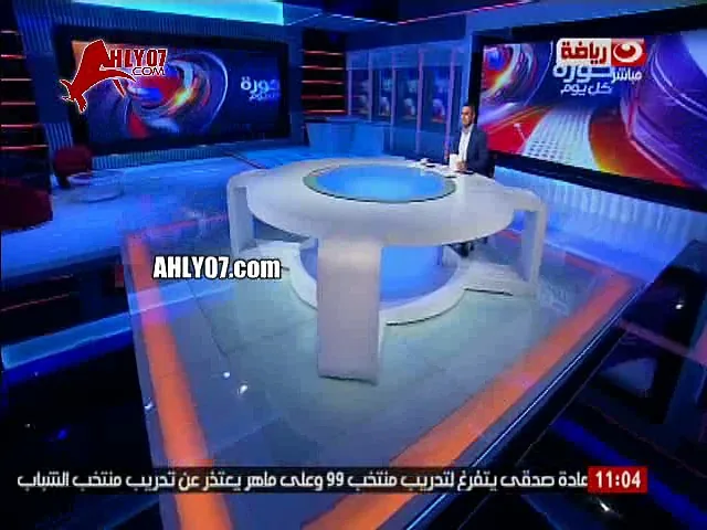 شاهد فيديو جنوني للمدريدي كريم شحاتة على الهواء فرحة بإقصاء برشلونة ثم صدمه على الهواء وساحر من المدرجات ساهم في فوز برشاونة