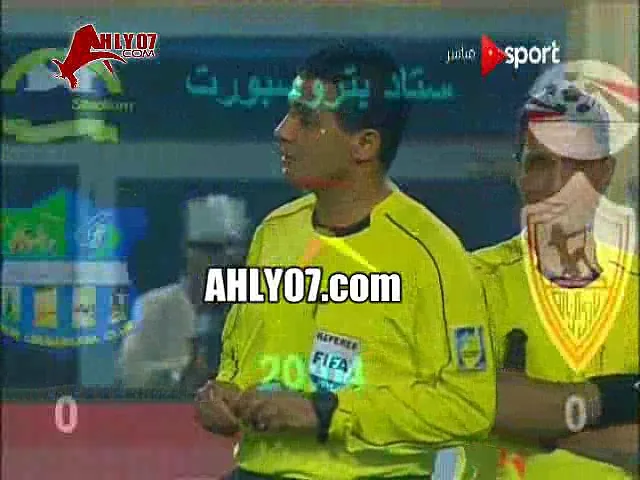 شاهد أول لحظات صدمة حازم امام على الهواء لحظة انسحاب الزمالك رسميا امام المقاصة اللي بيحصل مخزي