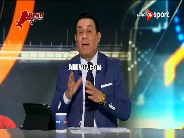 شاهد لقطة مميزة الأصيل محمد صلاح يجري مكالمة بالصوت والصورة مع صديقه في اتوبيس  اللاعبين ويهنيء نادي الرجاء بالصعود للممتاز