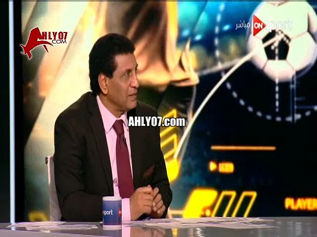 شاهد وصلة مرمطة من أيمن يونس ومدحت شلبي للاعب الزمالك ده قطة سيامي ولاعب الأهلي ده مدرعة ووحش