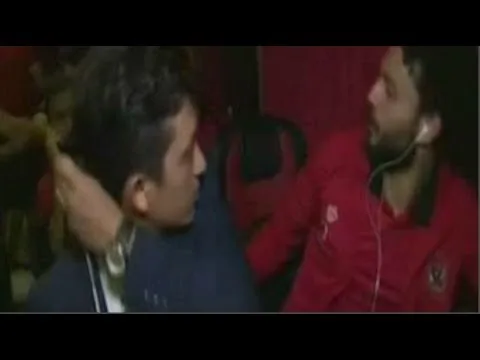 شاهد مشهد غريب لاعبو الأهلى حزانى بعد الفوز بالدوري ويحرجون قناة ومراسل الأهلي وحالة غضب بعد المباراة رافضين أي حديث