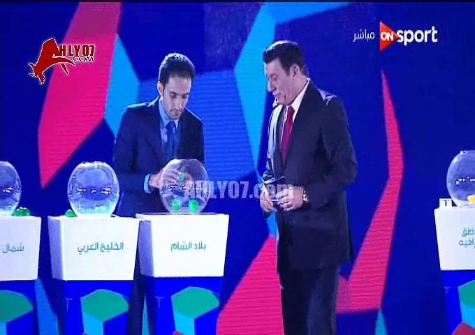 شاهد مدحت شلبي يهين أحد الفرق العربية أثناء اجراء قرعة البطولة العربية وبماذا داعب مرتضى منصور على المسرح