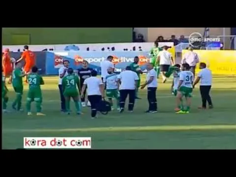 شاهد لحظة انسحاب الشرقية امام طنطا احتجاجا على الحكام على طريقة الزمالك بين الشوطين