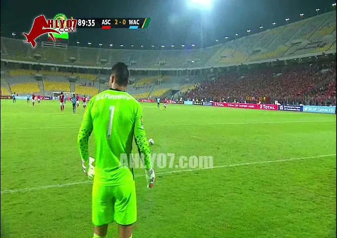 شاهد حفلة جمهور الأهلي على الزمالك اثناء مباراة الوداد بهتافات مدوية ببرج العرب