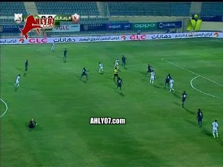 شاهد بكل روح رياضية لاعبو الزمالك يرفضون اخراج الكرة اثناء سقوط لاعب انبي المصاب ويكملون الهجمة